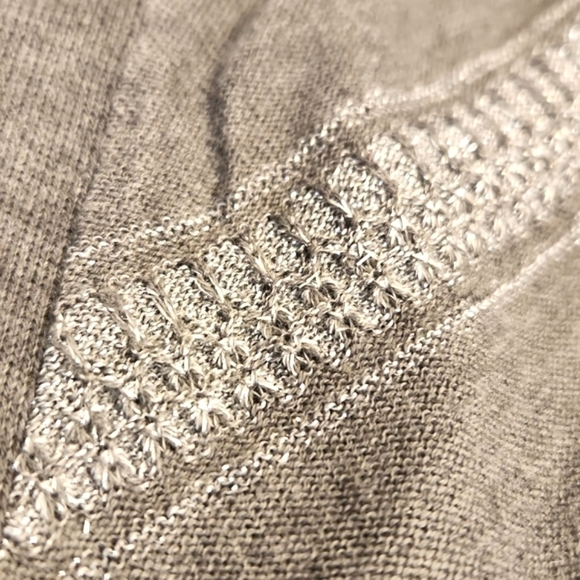 WOMENS New York & Co gray with silver cut out quarter sleeve top size Medium. - Picture 15 of 15